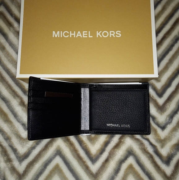 Michael Kors Cooper Leather Billfold Wallet - Picture 4 of 13